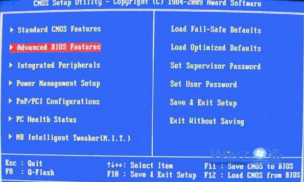 選擇“Advanced BIOS Features（高級BIOS設置）”