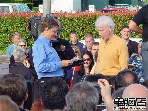 Bill Gates signs off Windows XP gold master, Aug. 24, 2001. A helicopter waits to fly off the code. [Ari Pernick]